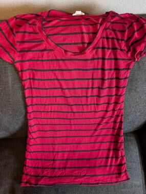 Red and Black Striped Scoop Neck Tee Size Small